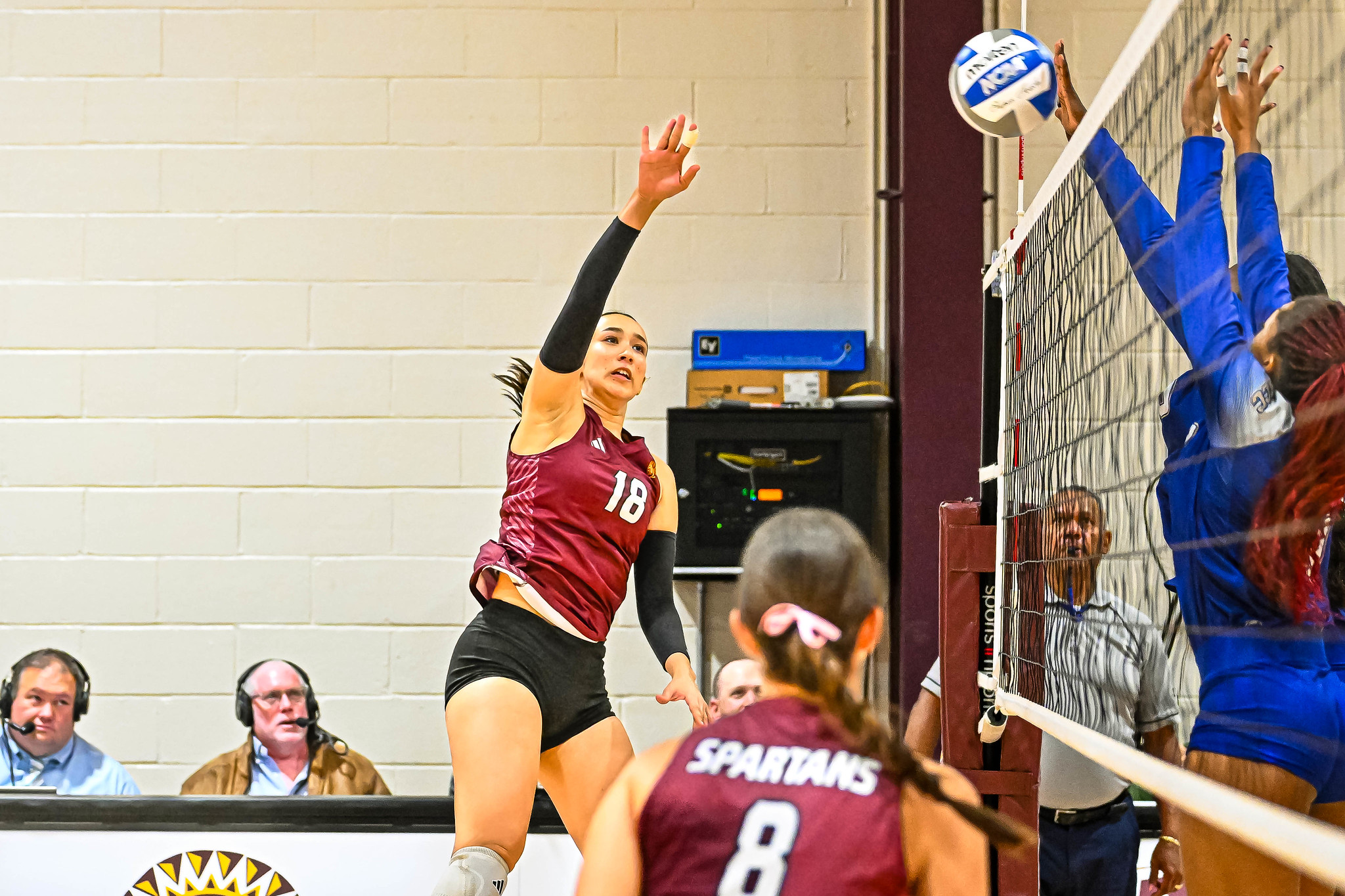 Women's Volleyball Falls To Daemen, 3-1, As Western New York Road Trip Kicks Off